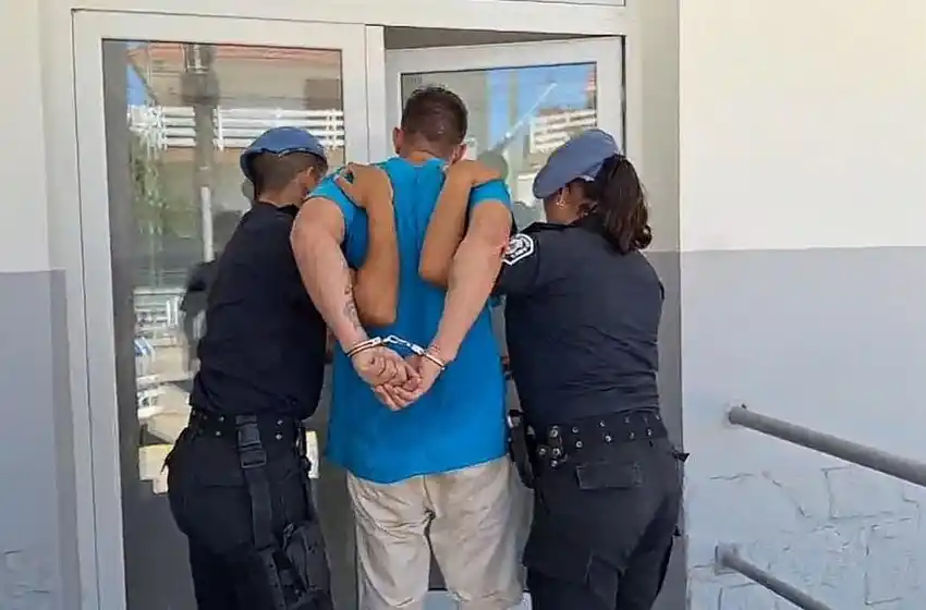 Vecinos reducen a motochorro que intentó asaltar a una turista