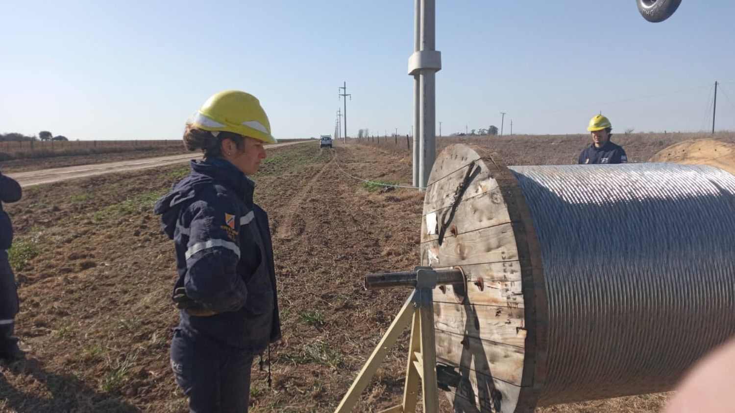 Avanza la obra de la línea eléctrica que vinculará Firmat con Berabevú