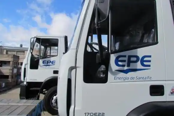 La EPE incorpora 9 camiones para atender el servicio eléctrico en distintas regiones de la provincia