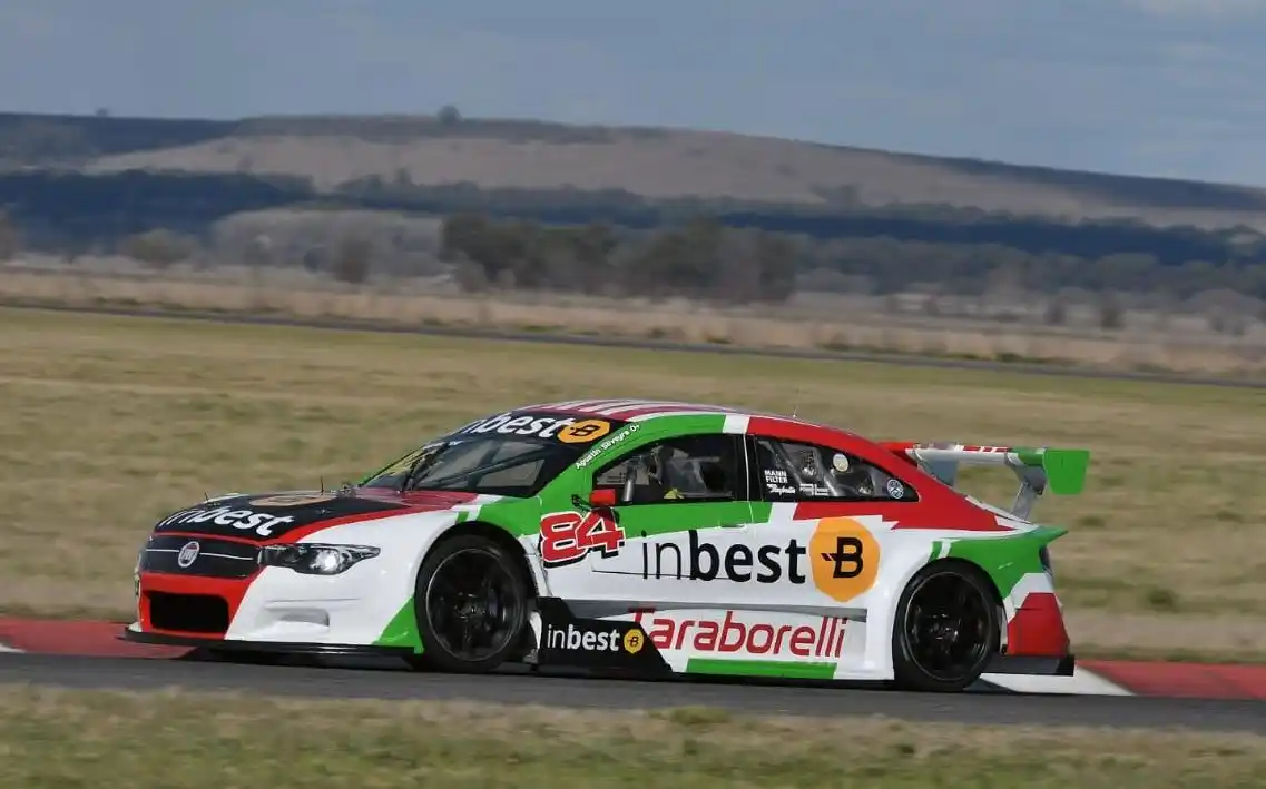 Agustín Silveira larga cuarto en el Top Race Series en Olavarría