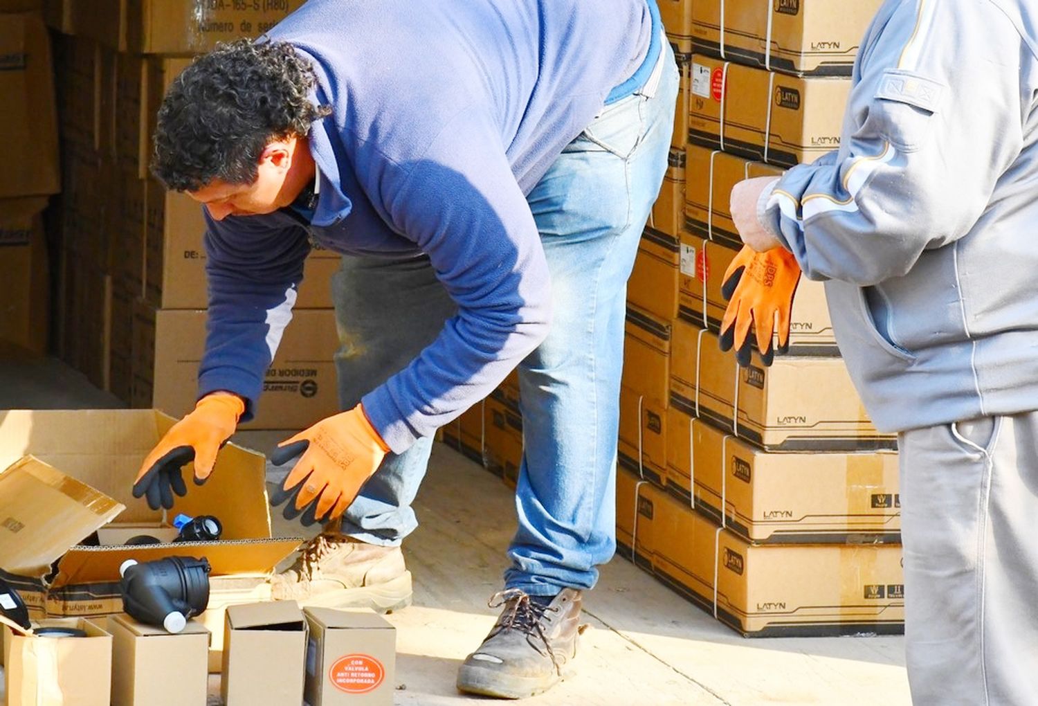 Comienza la colocación de nuevos medidores de agua en diferentes barrios  