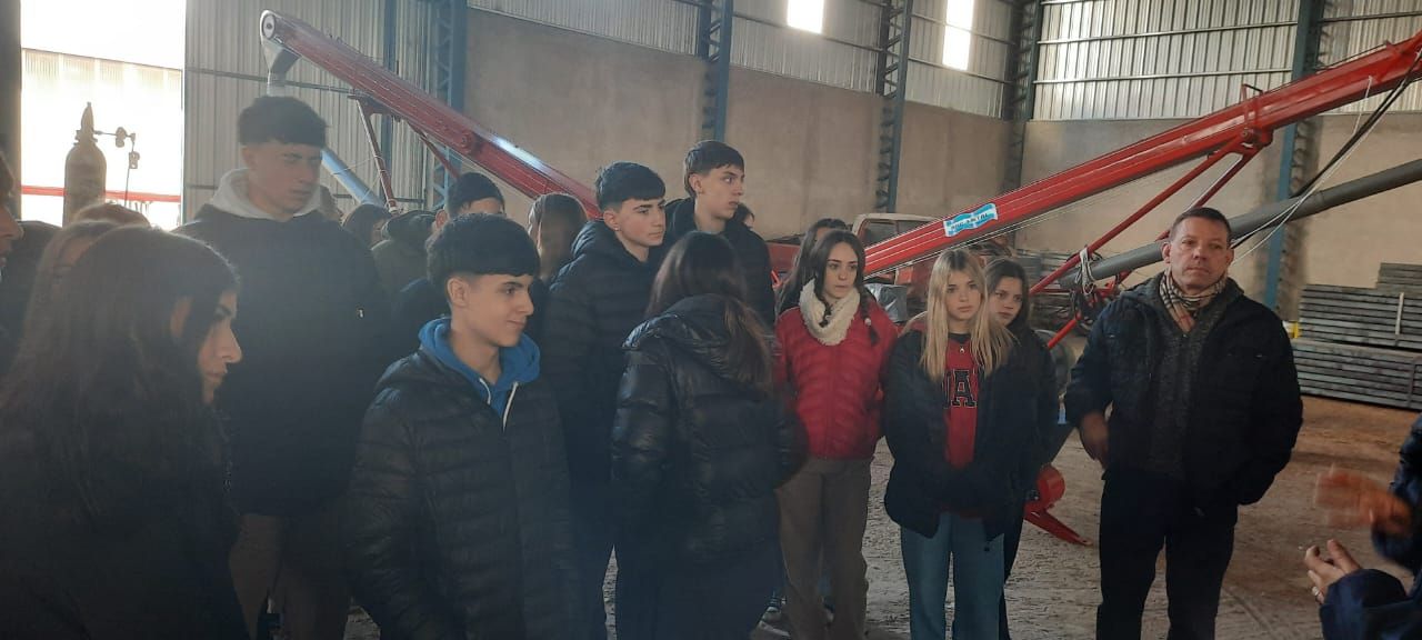 Visitas educativas en el Parque Industrial: estudiantes recorrieron Arg Metal