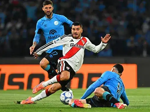 Correa anotó el segundo gol millonario en Córdoba.
