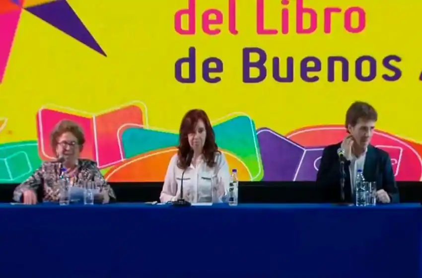 Cristina Kirchner presentó “Sinceramente” en la Feria del Libro: “Nunca fui neutral ni lo quiero ser”