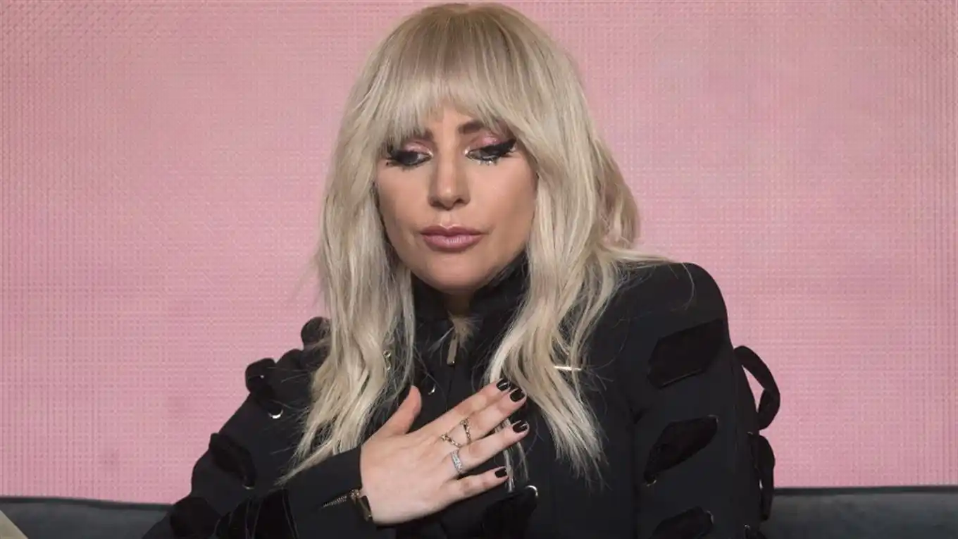 Lady Gaga confesó que padece fibromialgia