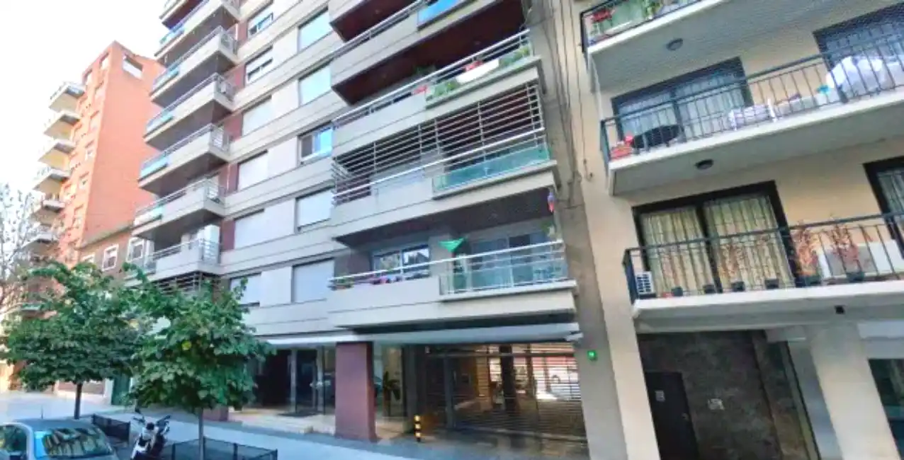 Villa Urquiza: una mujer de 40 años murió tras caer por la ventana de un edificio
