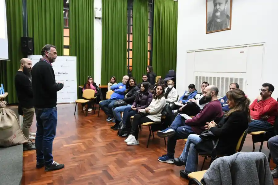 Rafaela Emprende: Diego Peiretti brindó una charla a emprendedores locales que cursan el programa