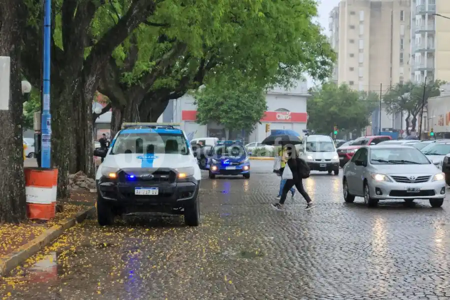 Violento episodio en pleno centro rafaelino: ‘trapitos’ habrían robado la mochila a una persona