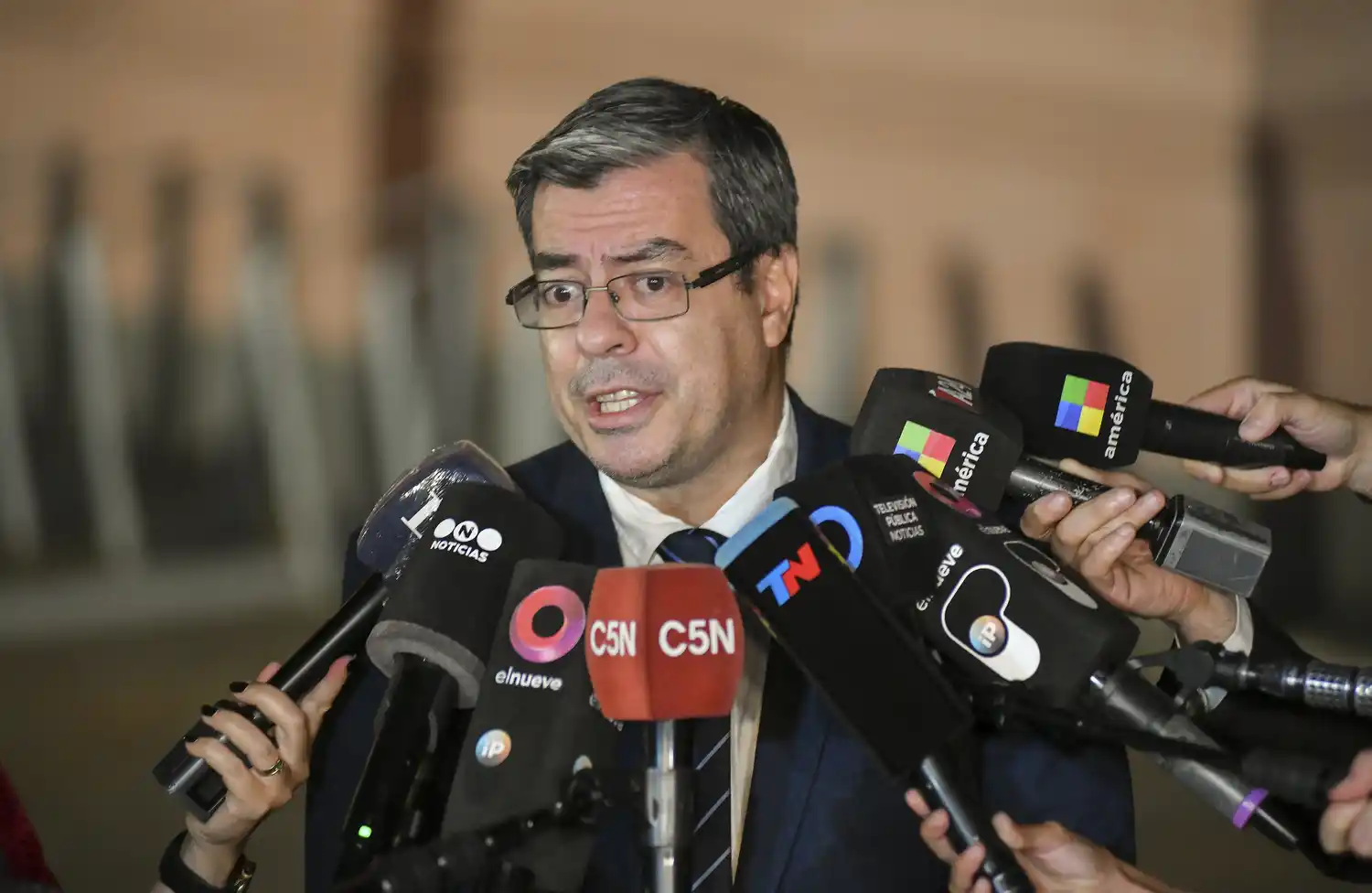 El Gobierno despliega su estrategia para aprobar el acuerdo con el Fondo Monetario