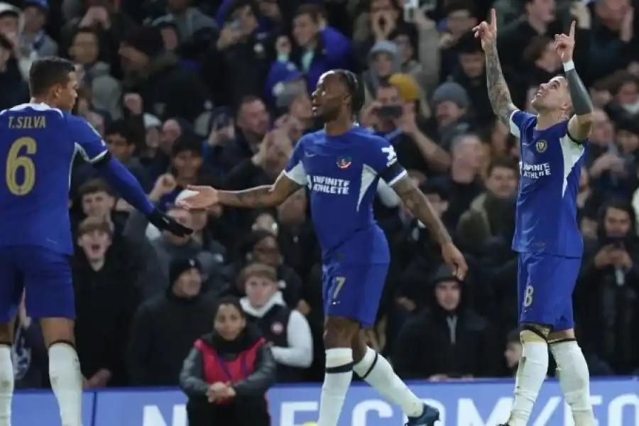 Chelsea goleó con un tanto de Enzo Fernández y está en la final de la Copa de la Liga