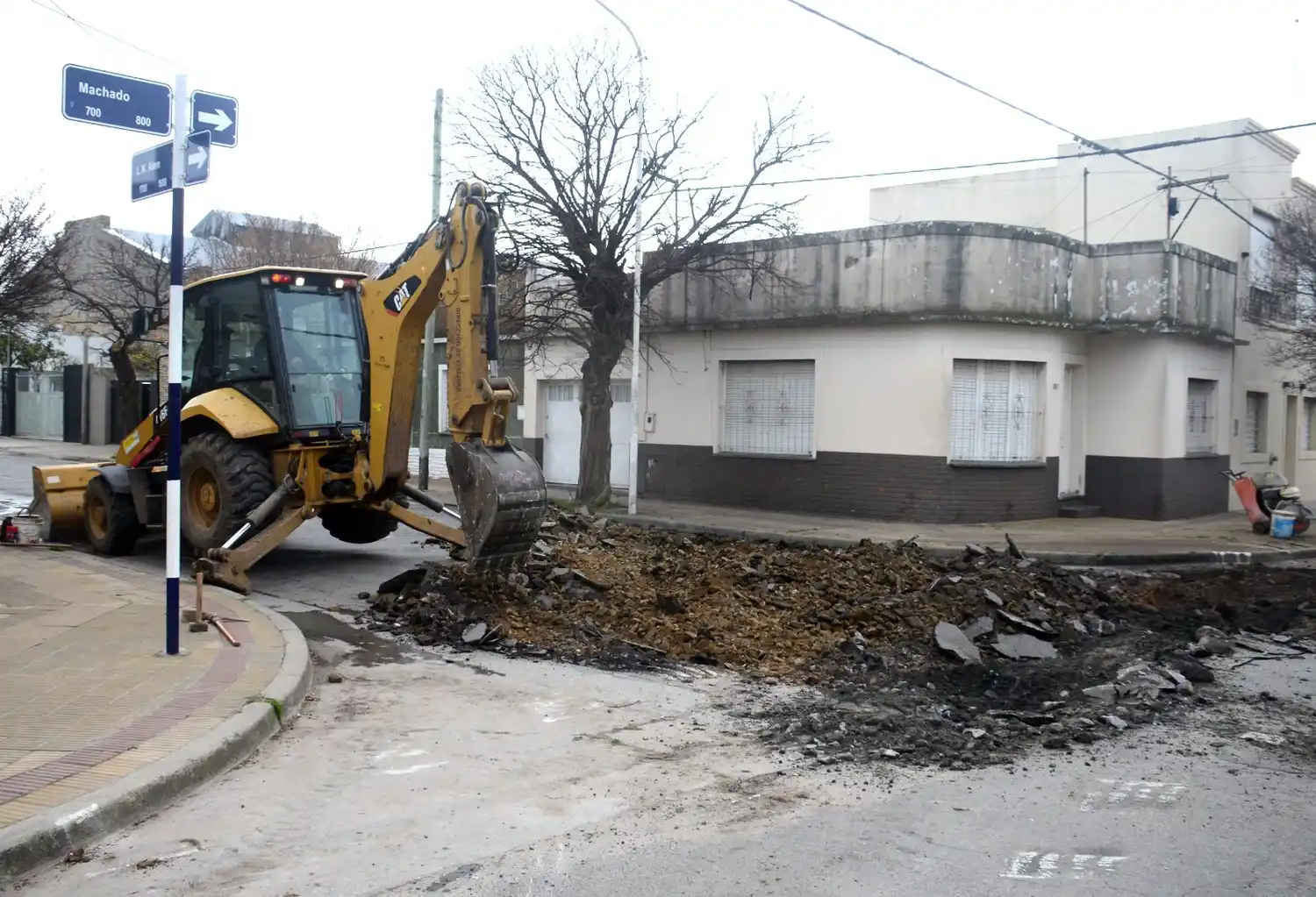 Comenzó la reconstrucción de la calzada en Alsina entre Av. Marconi y Mitre