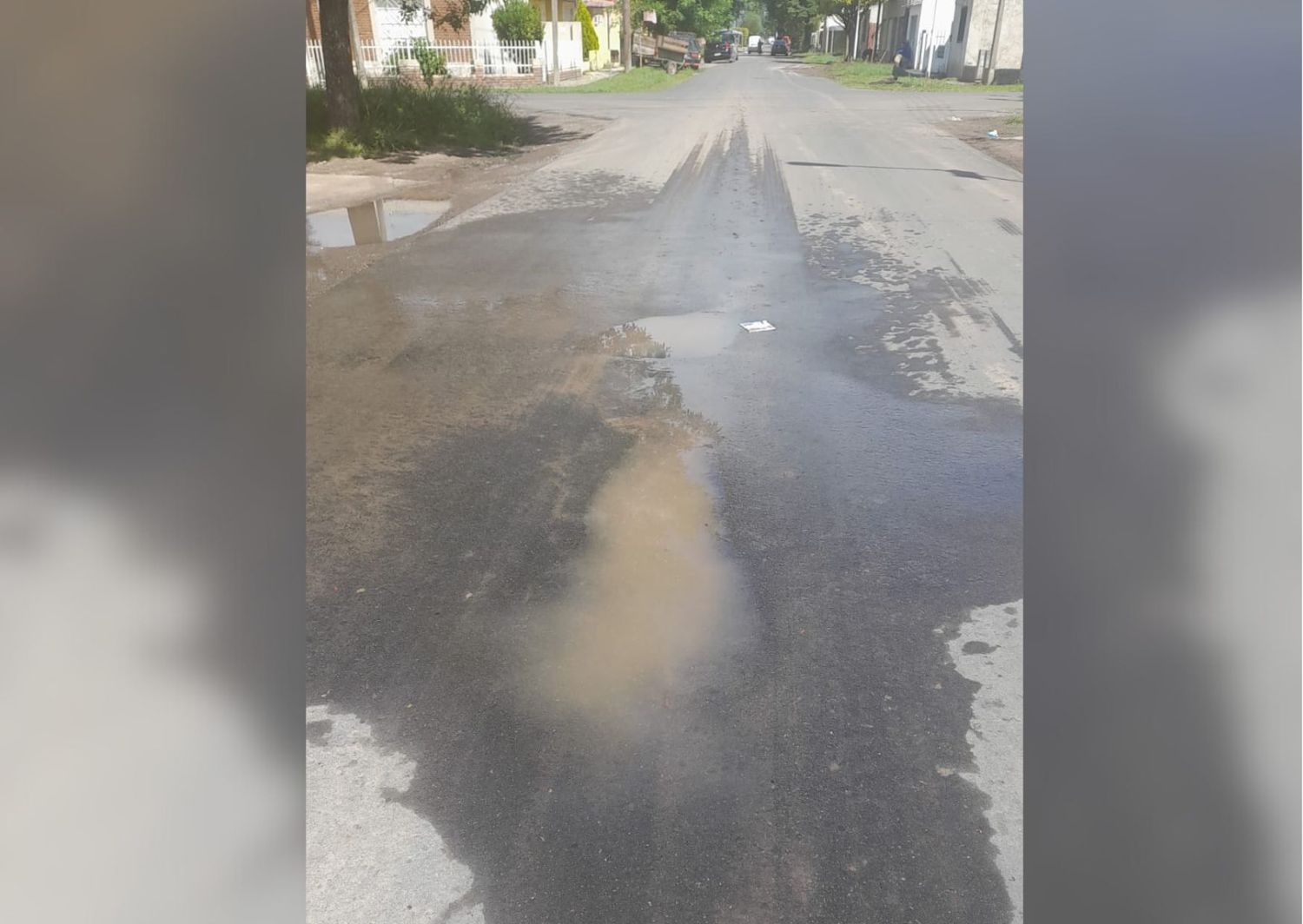 Caño de agua roto: “Tengan cuidado al circular por Nieto de Torres”