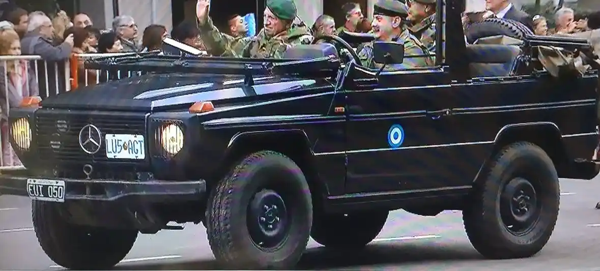 Aldo Rico participó del desfile del Bicentenario y desató polémica