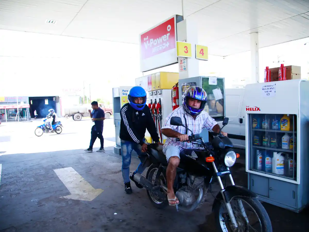Retuvieron cinco motos por no usar el casco en estaciones de servicio