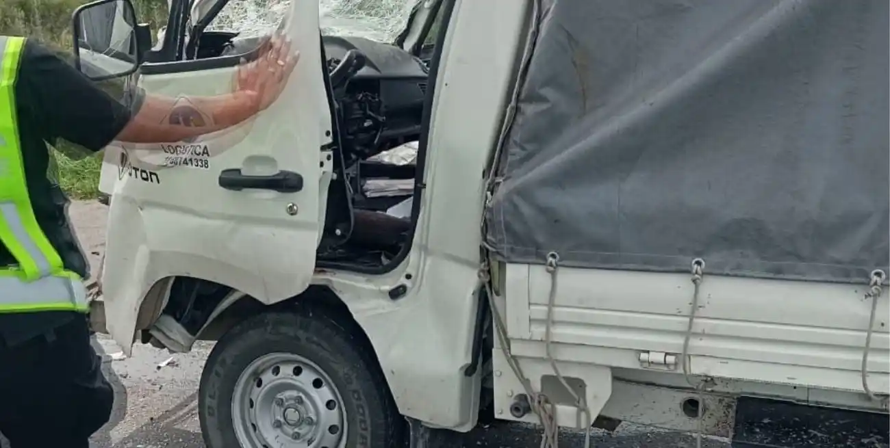 El conductor del furgón, con domicilio en Venado Tuerto, no sobrevivió. Foto: El Litoral.