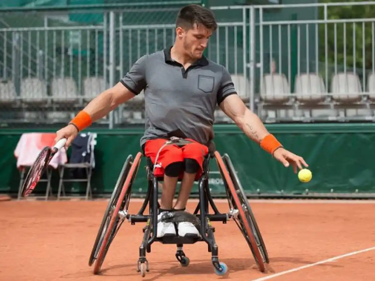 Renunció por sentirse discriminado