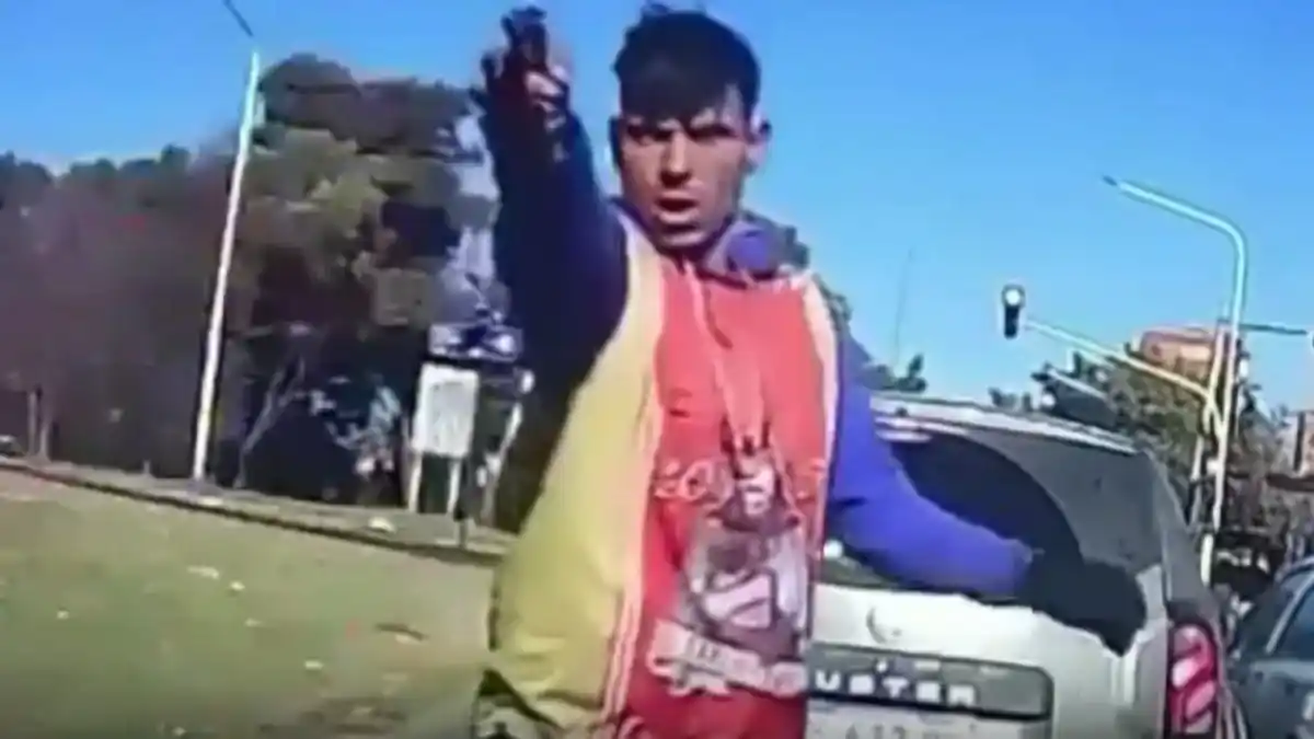 La Matanza: una mujer escapó de un asalto cuando la apuntaron con un arma en un semáforo