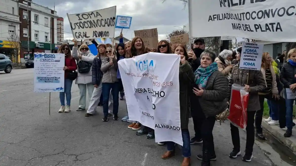 Afiliados autoconvocados siguen reclamando a la Obra Social provincial