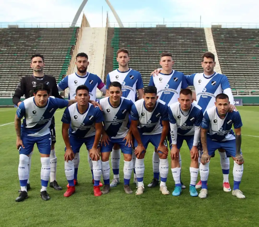 Alvarado volvió al triunfo en casa