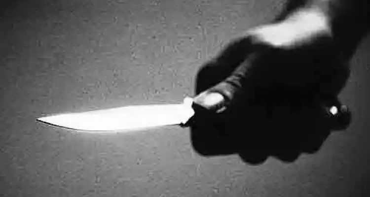 Una mujer herida de arma blanca fue trasladada al Hospital