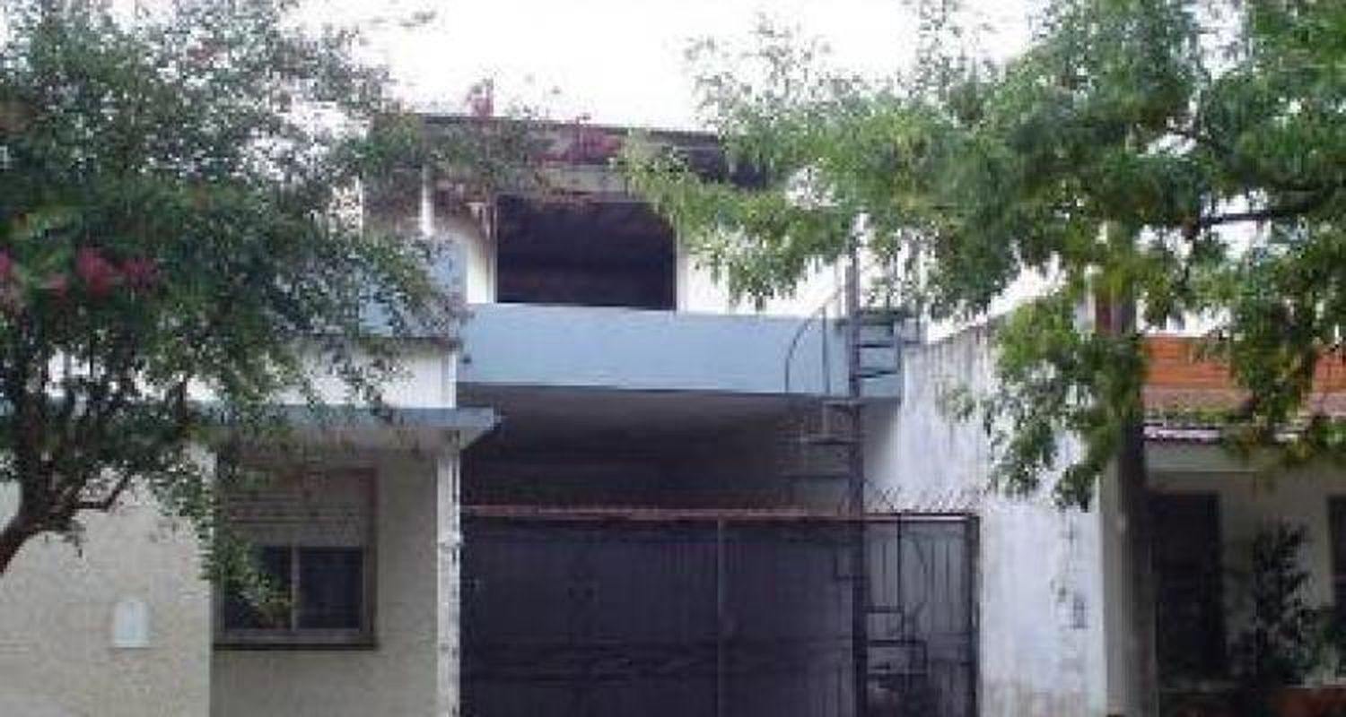 Explosión e incendio en una vivienda en Caseros al 300