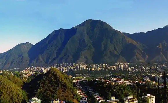 DAÑANDO EL ECOSISTEMA: Maduro construirá ciudad comunal en el Waraira Repano