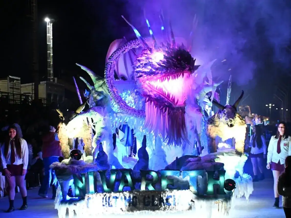 Mirá las mejores fotos del Desfile de Carrozas Estudiantiles 2026