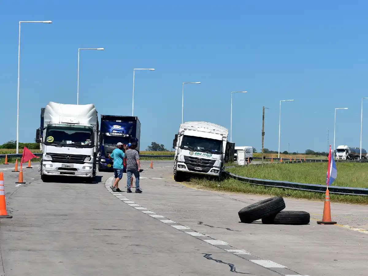 El conflicto con transportistas se agudiza y vuelven los piquetes