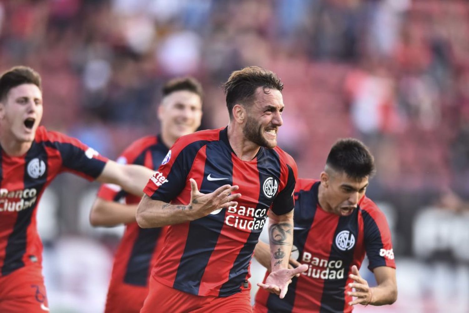 San Lorenzo renació con una goleada en su estadio
