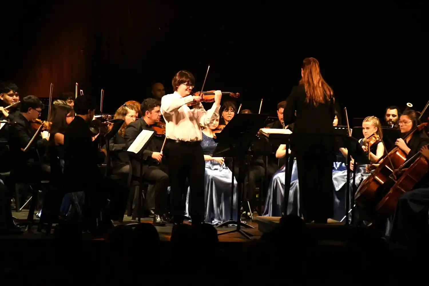 Vicente Rodríguez Alfonsín brilló como solista junto a la Filarmónica en el Teatro Brazzola