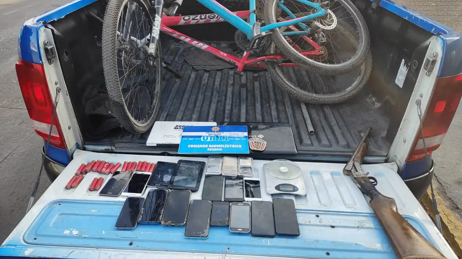 Tres personas mayores detenidas y un menor aprehendido tras un operativo en zona sudoeste