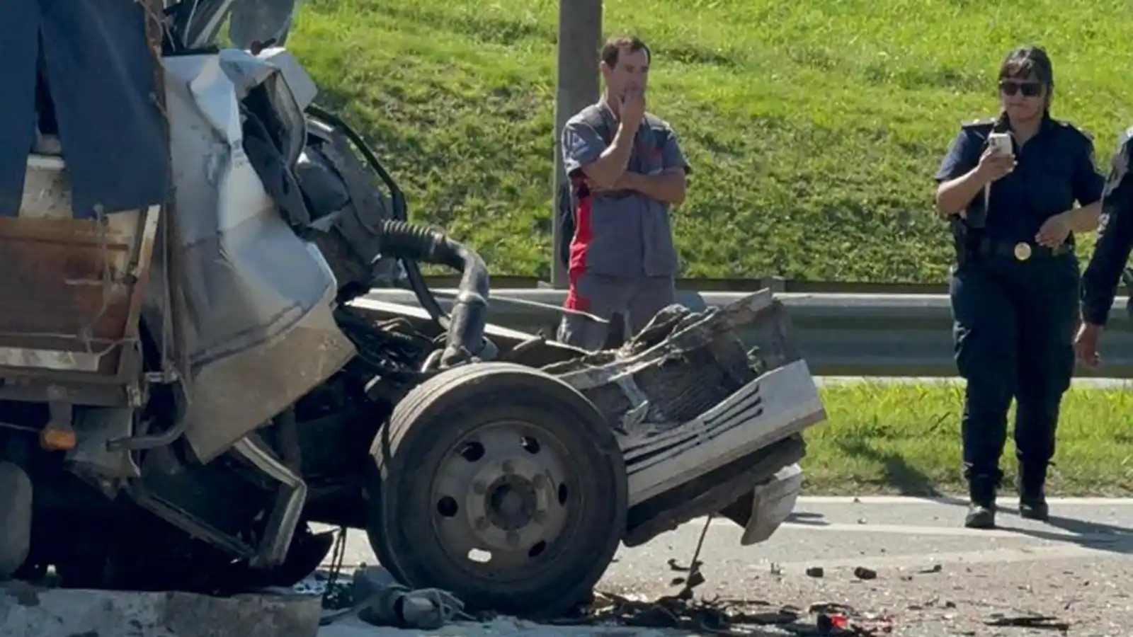 Violento choque entre dos camiones en la Panamericana