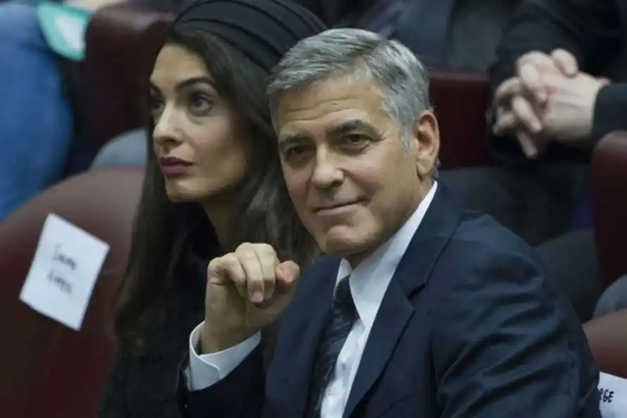 George Clooney sufrió un accidente en moto, en Italia
