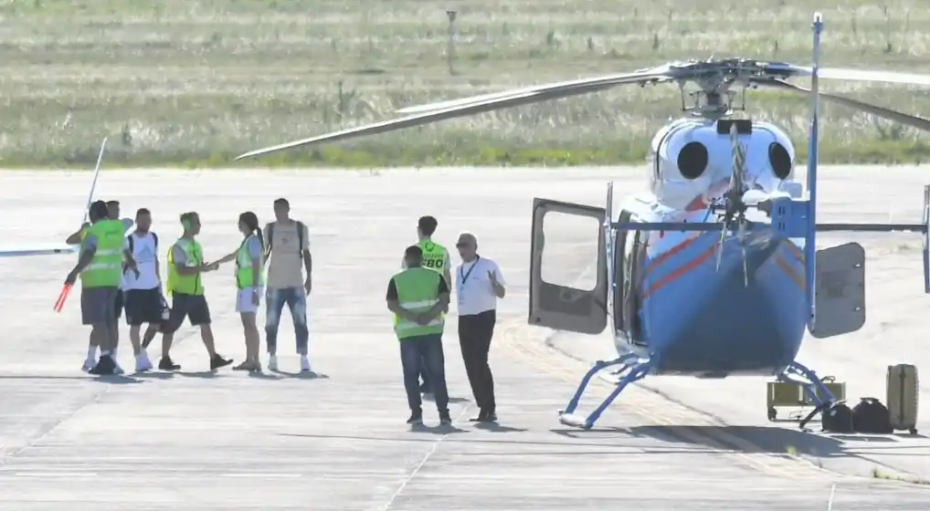 Los campeones en su casa: Messi y Di María llegaron a Rosario luego de la caravana