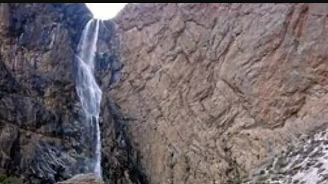 Trágico accidente en Chubut: una docente de 29 años murió al caer desde un barranco de 50 metros de altura