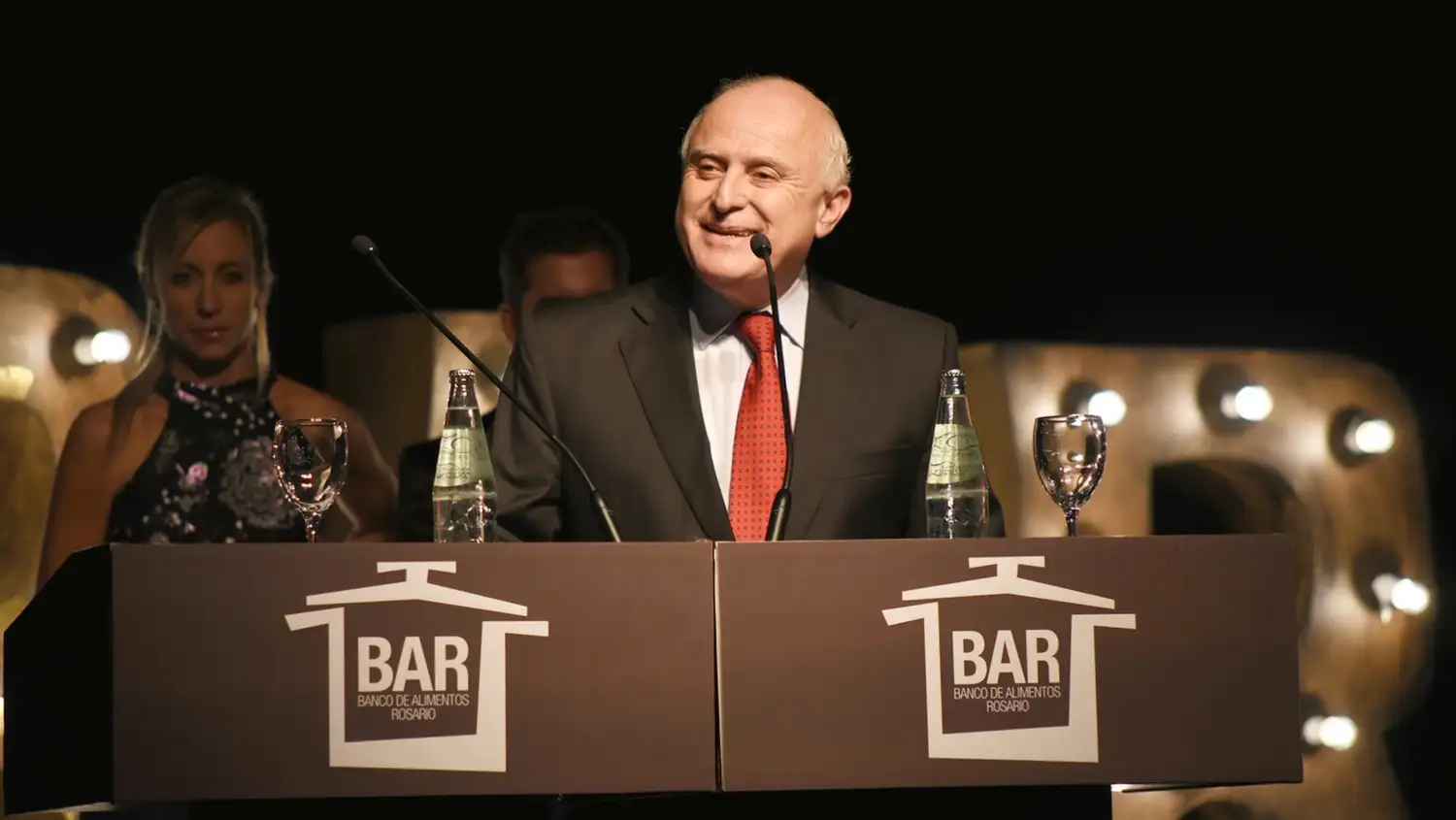 Lifschitz entregó un aporte al Banco de Alimentos de Rosario