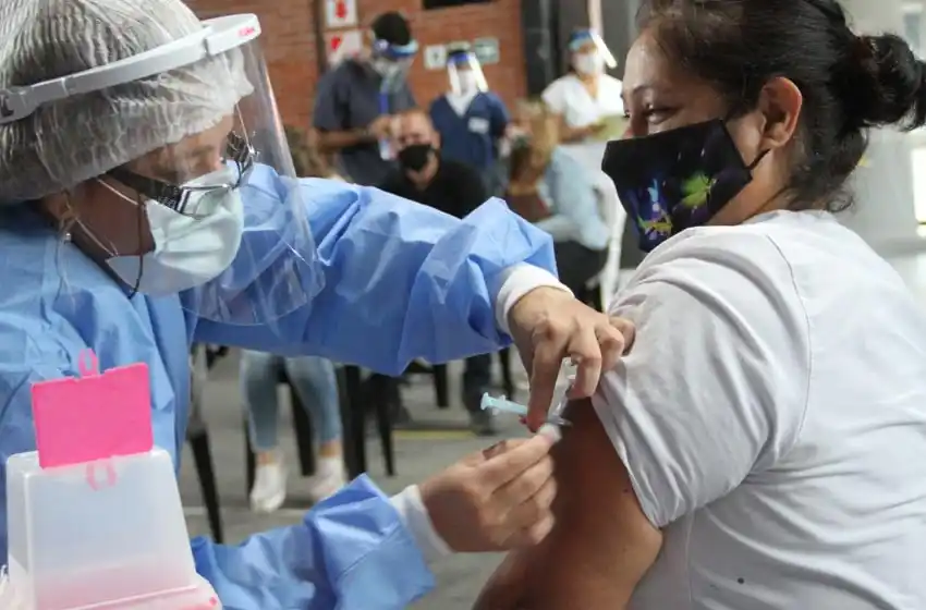 Vacunación contra el coronavirus: la provincia alcanzó el 10% de la población objetivo