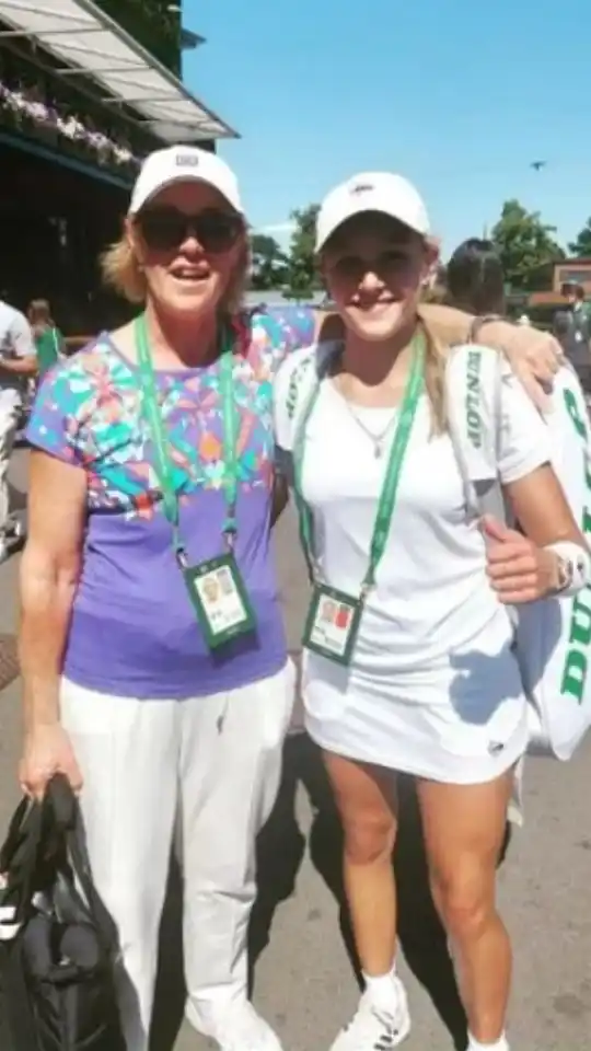 Larraya Guidi, junto a su formadora Graciela Pérez.