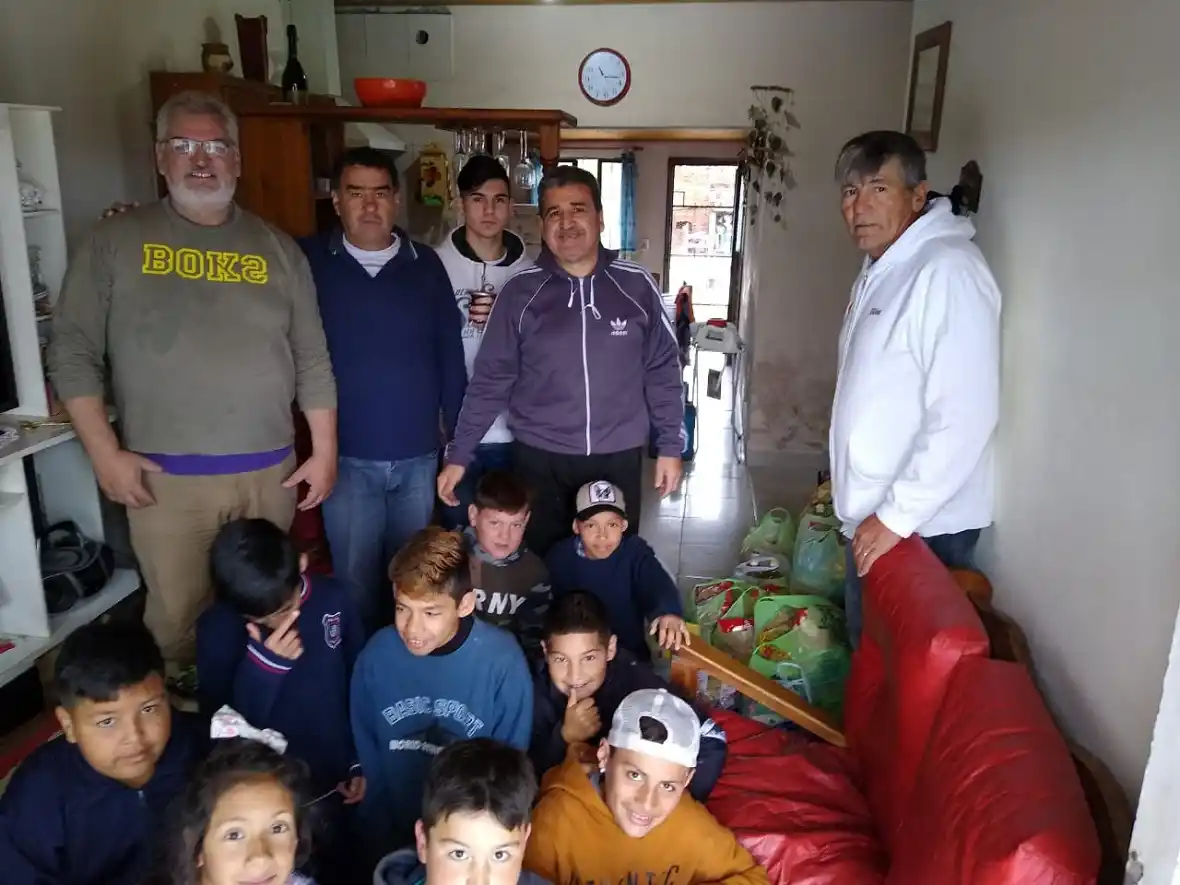 La Asociación de Básquet entregó alimentos en el comedor comunitario del Barrio Munilla