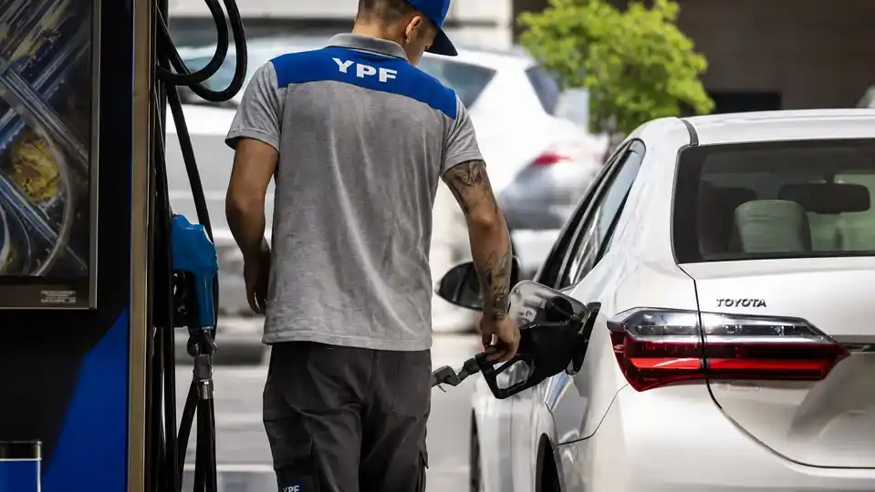 Promociones para cargar nafta: qué bancos y billeteras ofrecen descuentos de hasta el 30%