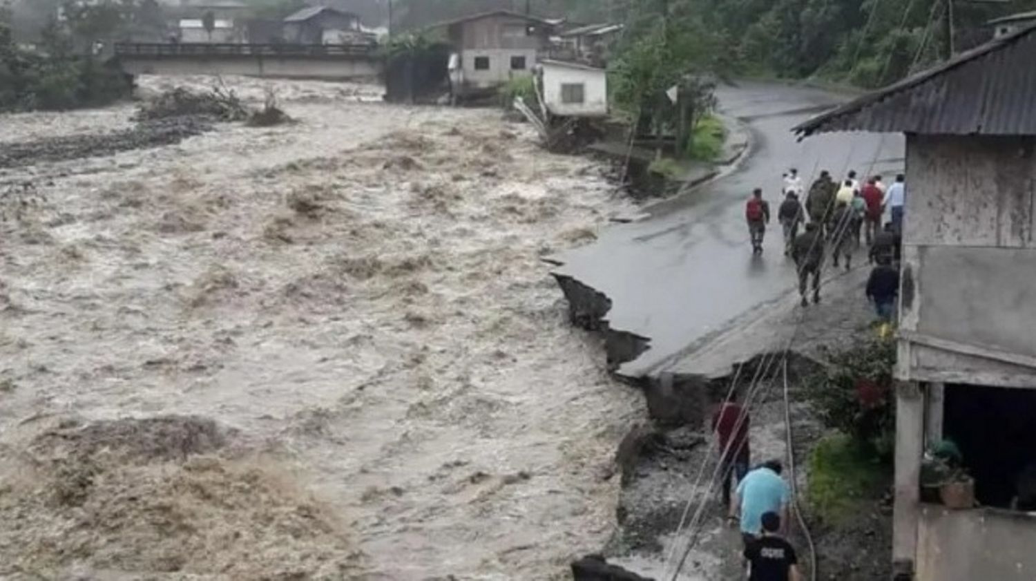 Fuertes lluvias han dejado 18 muertos y 28 heridos en Ecuador