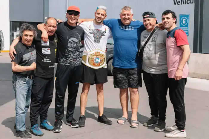 Lucas Bastida en Mar del Plata luego de ser campeón - 2