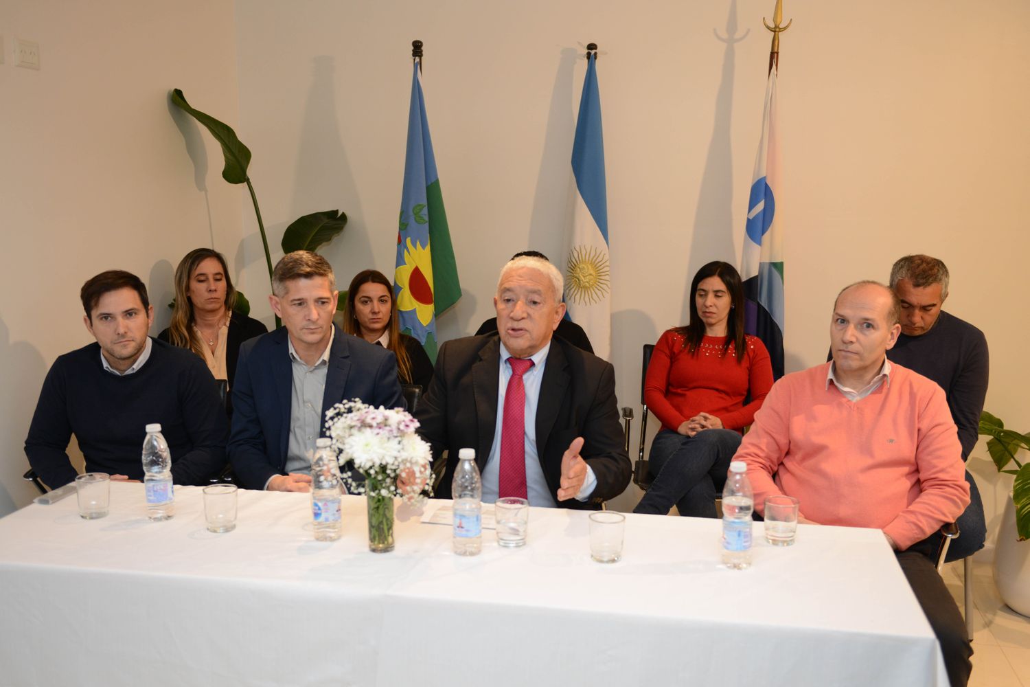 Escudero presentó aparatología en Amemt y pidió apoyos para cerrar convenios con IOMA y PAMI