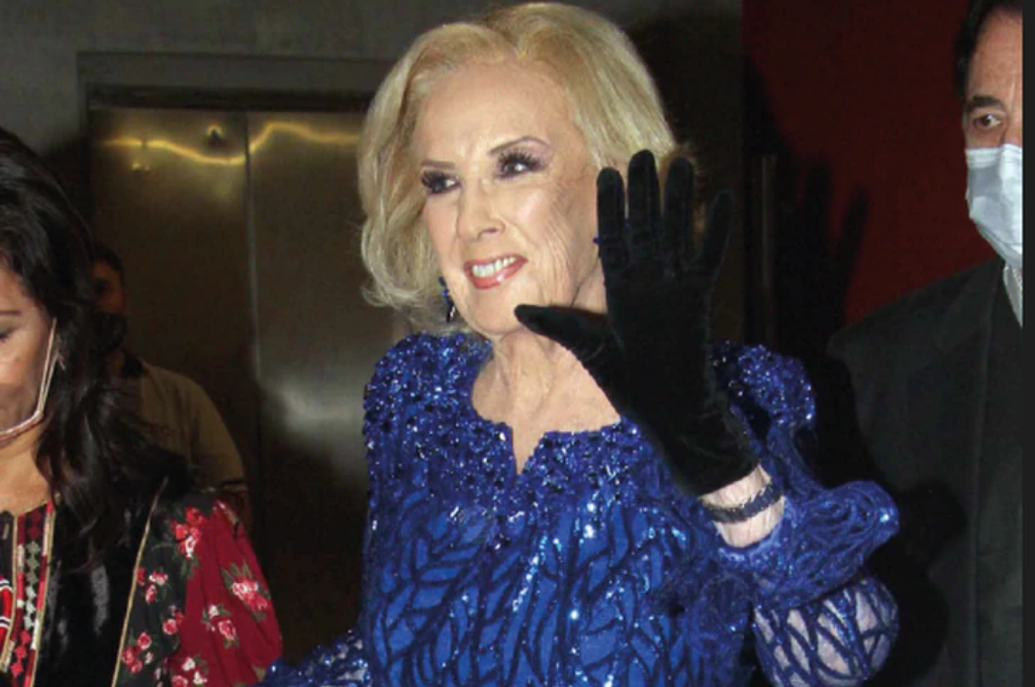 Mirtha Legrand asistió con un vestido reciclado a un desfile de Cosano