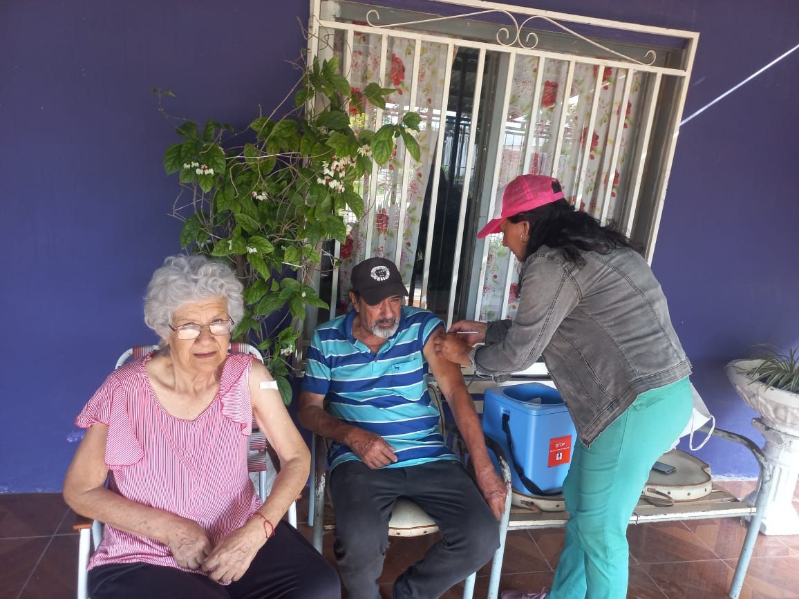 Covid-19: aplican los refuerzos de la vacuna en barrios de Formosa