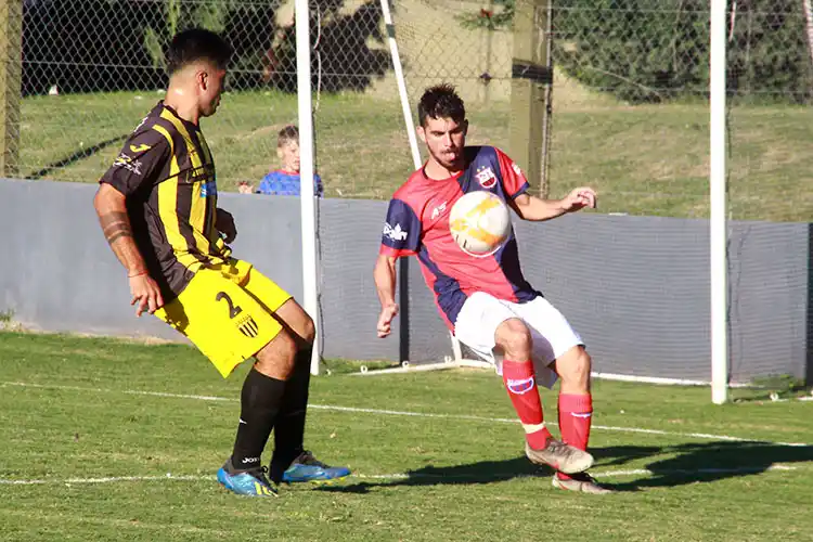 Del Valle fue eficaz y goleó a Jorge Newbery de local