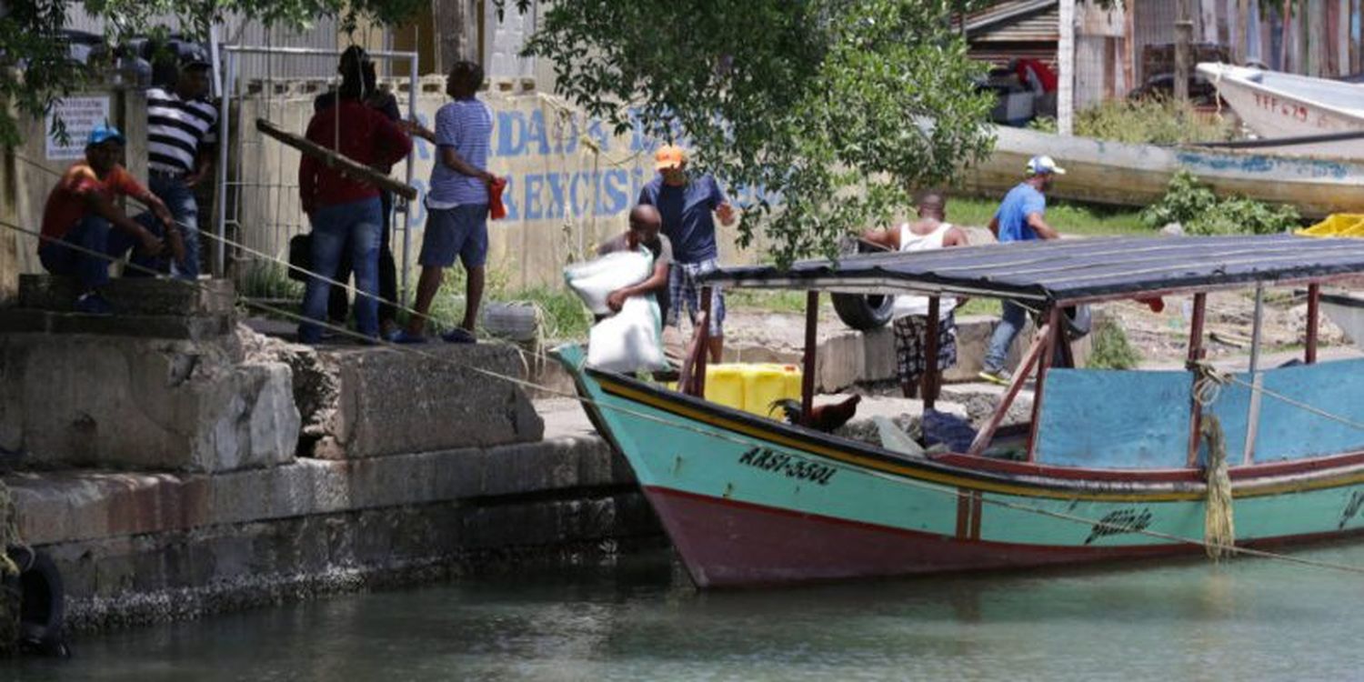 Trinidad y Tobago deportará a 60 niños y ancianos venezolanos en las próximas horas