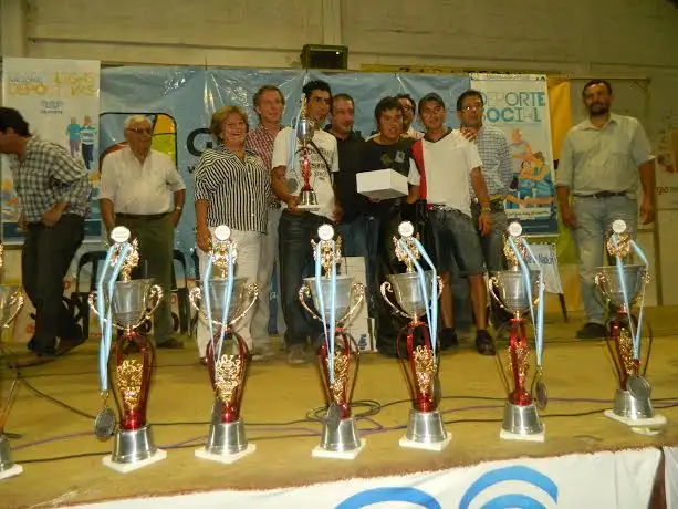 Entregaron kits deportivos a 32 clubes de ligas amateurs de fútbol de la ciudad