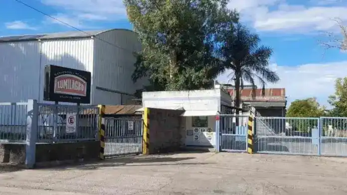 Tras 83 años, Lumilagro frena su producción nacional y pasa a importar termos