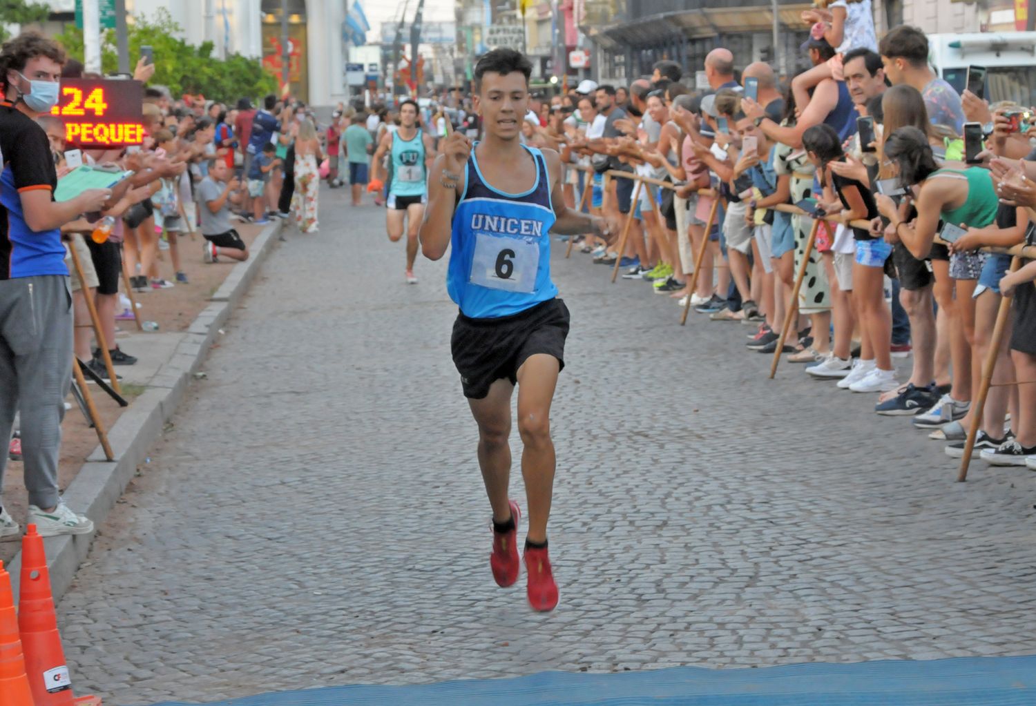 Ance y Martínez, los ganadores de la Pequeña San Silvestre